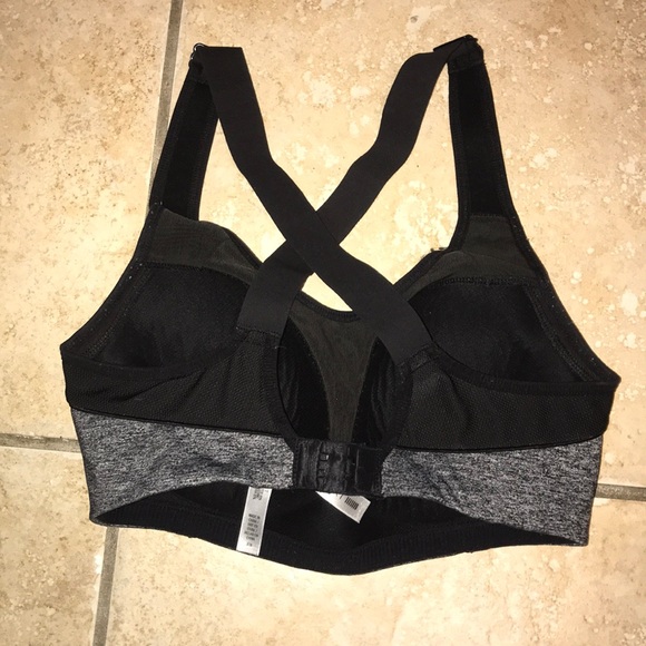 Victoria’s Secret VSX Sports Bra Size 32D - Picture 2 of 3
